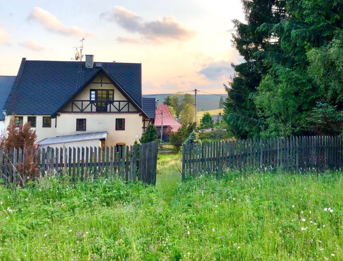 Chalupa Hrazdenka V Krusnych Horach Horni Blatna Exterior photo